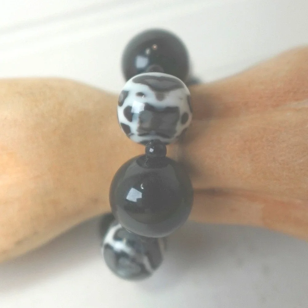 Black & White Cheetah Print Beaded Elastic Stretch Bracelet Vtg Chunky Jewelry